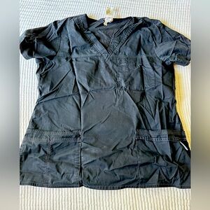 medium women’s scrub top black